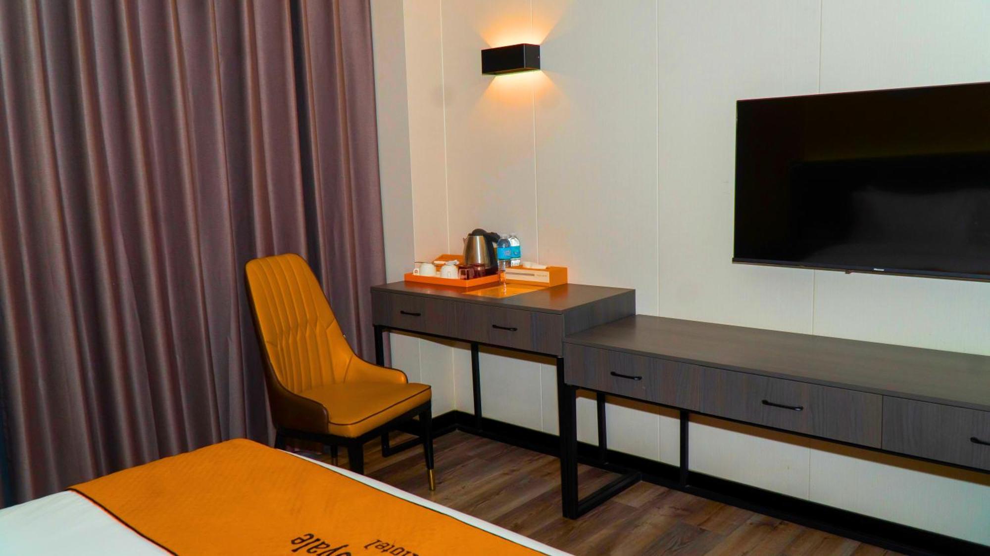 Venus Royale Hotel コロン エクステリア 写真